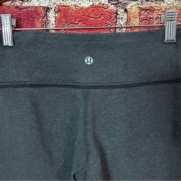 Lululemon leggings and size 4 - Picture 3 of 7